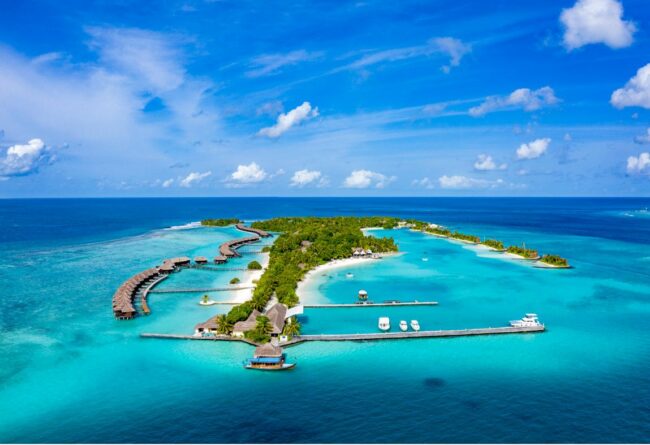 The crystalline waters of the Maldivian sea at Sheraton Maldives Full Moon Resort & Spa