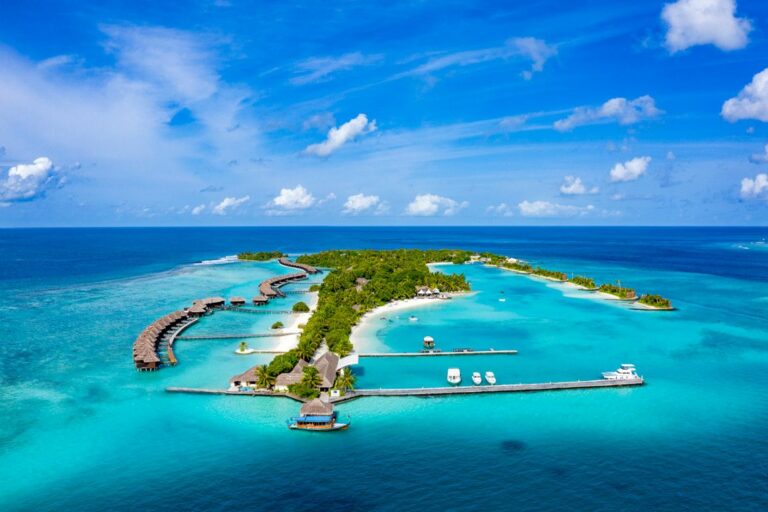 The crystalline waters of the Maldivian sea at Sheraton Maldives Full Moon Resort & Spa