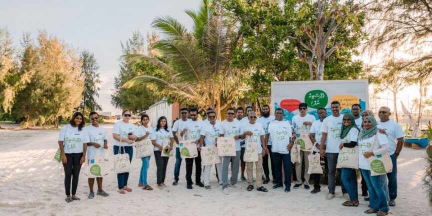 Muni Foundation and Fushifaru Maldives gathering for their Single-Use Plastic initiative Muni Foundation and Fushifaru Maldives gathering for their Single-Use Plastic initiative