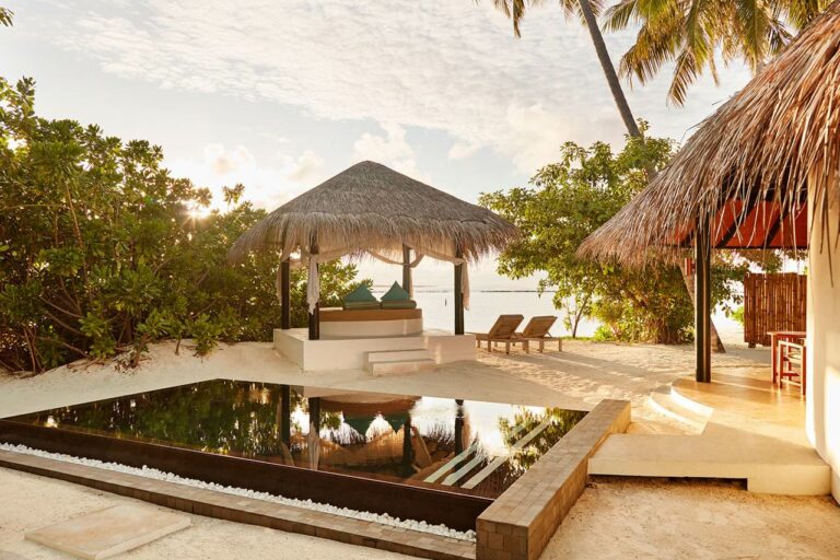 Glasgow Declaration Signed by Sun Siyam Iru Fushi. Photo Credit: Sun Siyam Resorts via Google Images