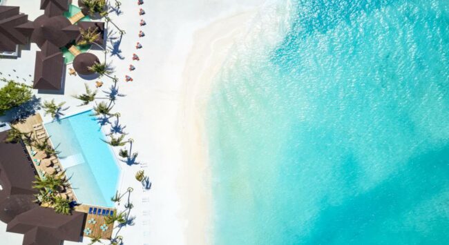 Sun Siyam Olhuveli Upgrades Deluxe Rooms & Sets Pool Record. Photo Credit: travelescapesmaldives.com via Google Images Sun Siyam Olhuveli Upgrades Deluxe Rooms & Sets Pool Record. Photo Credit: travelescapesmaldives.com via Google Images